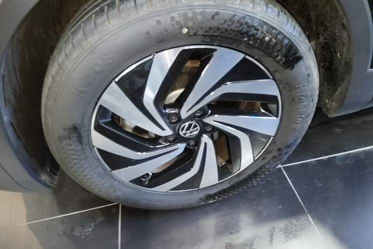 Used Volkswagen Tiguan L 2025 Model, Outstanding Version, 300TSI Automatic Two-Wheel Drive Longteng Edition Left Front Wheel Hub