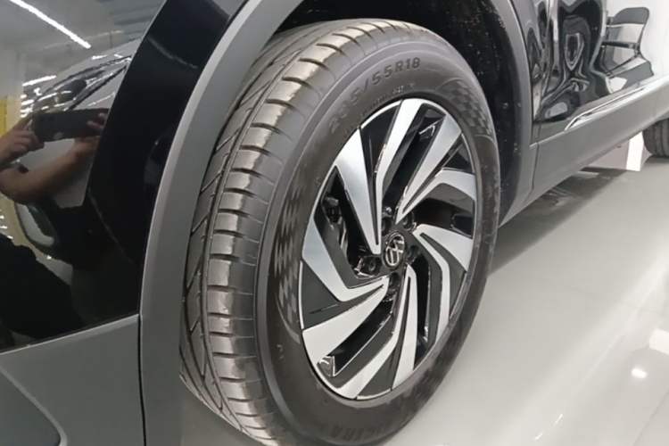 Used Volkswagen Tiguan L 2025 Model, Outstanding Version, 300TSI Automatic Two-Wheel Drive Longteng Edition Left Front Wheel Hub