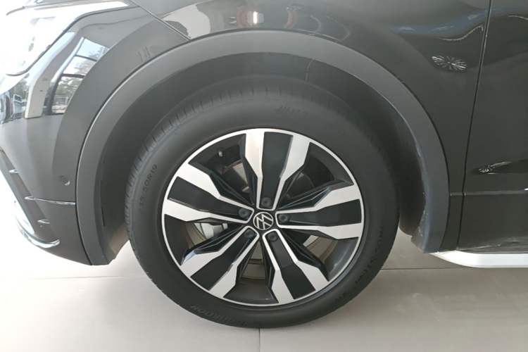 Used Volkswagen Tiguan L 2025 Model Outstanding Version 330TSI Automatic Two-Wheel Drive R-Line Longyao Edition Left Front Wheel Hub