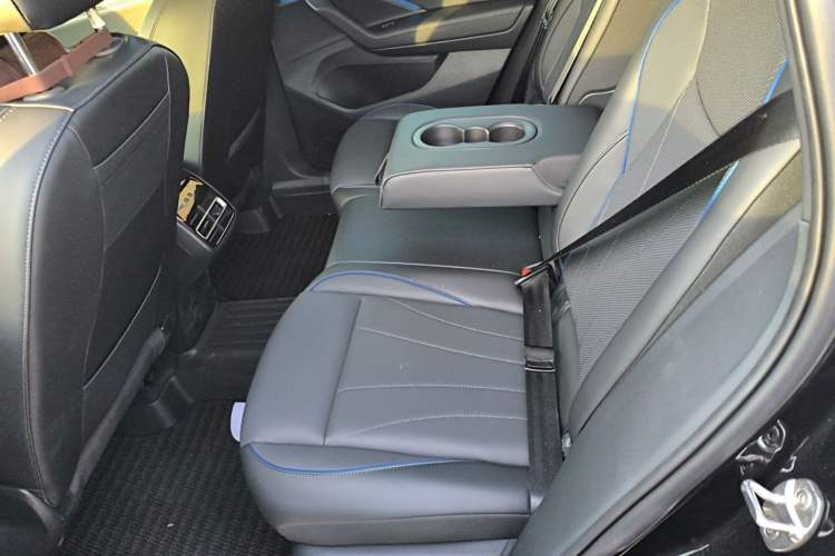 Used Volkswagen Tiguan L 2025 PRO 380TSI Two-Wheel-Drive R-Line Smart Edition Left Rear Seat