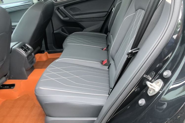 Used Volkswagen Tiguan L 2025 Model, Outstanding Version, 300TSI Automatic Two-Wheel Drive Longteng Edition Left Rear Seat