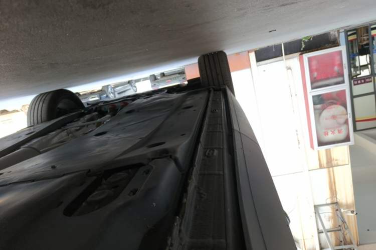Used Volkswagen Tiguan L 2025 Model, Outstanding Version, 300TSI Automatic Two-Wheel Drive Longteng Edition Left Side Sill
