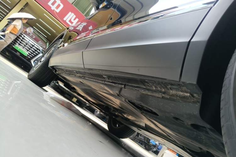 Used Volkswagen Tiguan L 2025 Model, Outstanding Version, 300TSI Automatic Two-Wheel Drive Longteng Edition Left Side Sill