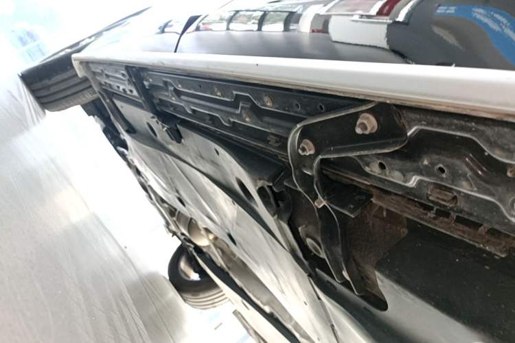 Used Volkswagen Tiguan L 2025 Model Outstanding Version 330TSI Automatic Two-Wheel Drive R-Line Longyao Edition Left Side Sill