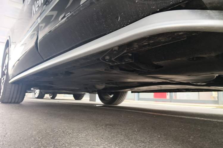 Used Volkswagen Tiguan L 2025 Model Outstanding Version 330TSI Automatic Two-Wheel Drive R-Line Longyao Edition Left Side Sill
