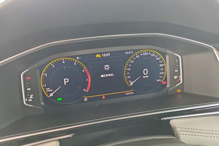Used Volkswagen Tiguan L 2025 Model, Outstanding Version, 300TSI Automatic Two-Wheel Drive Longteng Edition Odometer Close Up