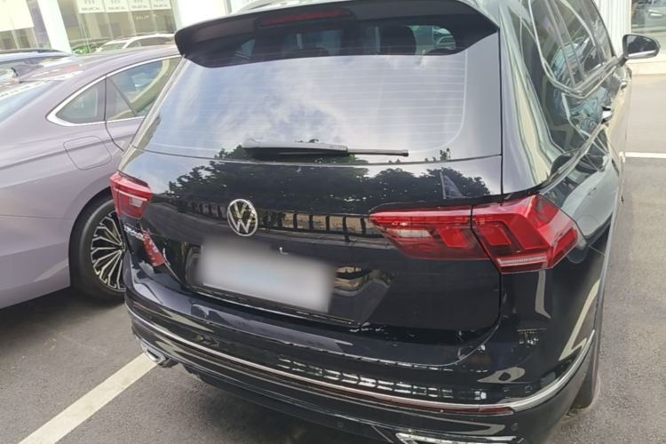 Used Volkswagen Tiguan L 2025 Model Outstanding Version 330TSI Automatic Two-Wheel Drive R-Line Longyao Edition Rear