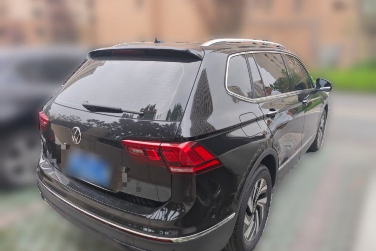 Used Volkswagen Tiguan L 2025 Model, Outstanding Version, 300TSI Automatic Two-Wheel Drive Longteng Edition Rear Right 45 Deg