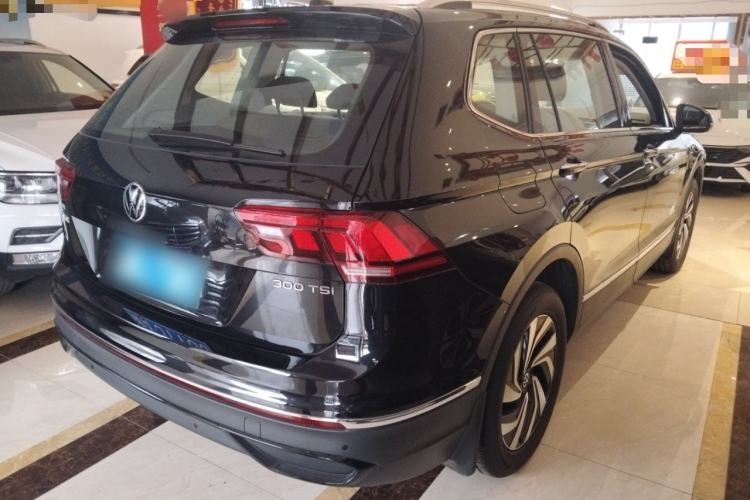 Used Volkswagen Tiguan L 2025 Model, Outstanding Version, 300TSI Automatic Two-Wheel Drive Longteng Edition Rear Right 45 Deg