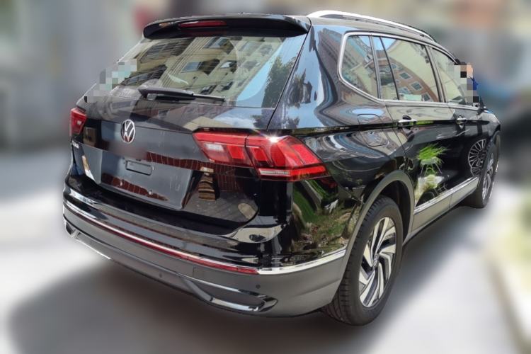 Used Volkswagen Tiguan L 2025 Model, Outstanding Version, 300TSI Automatic Two-Wheel Drive Longteng Edition Rear Right 45 Deg