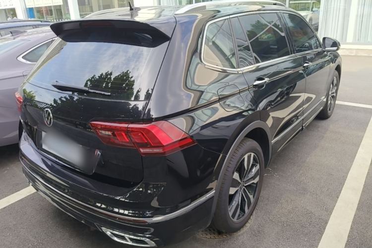 Used Volkswagen Tiguan L 2025 Model Outstanding Version 330TSI Automatic Two-Wheel Drive R-Line Longyao Edition Rear Right 45 Deg
