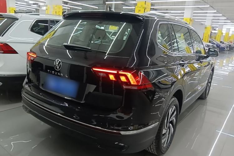 Used Volkswagen Tiguan L 2025 Model, Outstanding Version, 300TSI Automatic Two-Wheel Drive Longteng Edition Rear Right 45 Deg