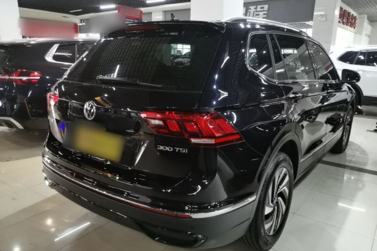 Used Volkswagen Tiguan L 2025 Model, Outstanding Version, 300TSI Automatic Two-Wheel Drive Longteng Edition Rear Right 45 Deg