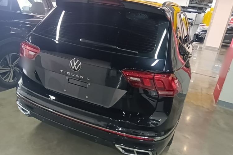 Used Volkswagen Tiguan L 2025 Model Outstanding Version 330TSI Automatic Two-Wheel Drive R-Line Longyao Edition Rear Right 45 Deg