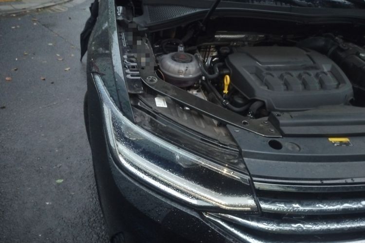 Used Volkswagen Tiguan L 2025 Model Outstanding Version 330TSI Automatic Two-Wheel Drive R-Line Longyao Edition Right Front Headlight