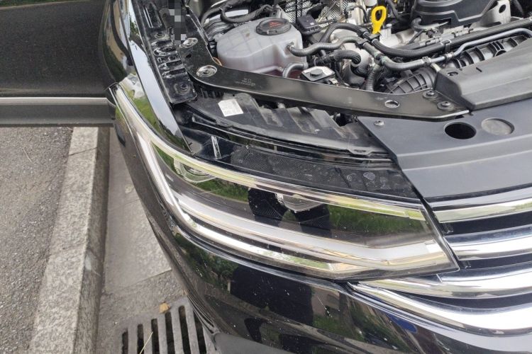 Used Volkswagen Tiguan L 2025 Model, Outstanding Version, 300TSI Automatic Two-Wheel Drive Longteng Edition Right Front Headlight