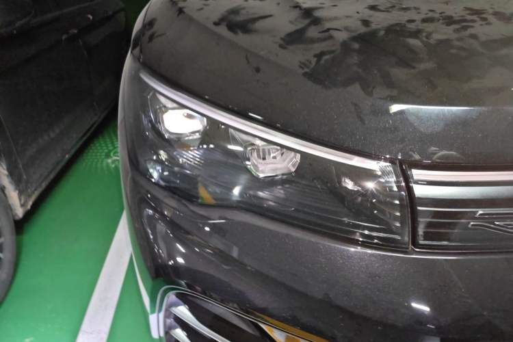 Used Volkswagen Tiguan L 2025 PRO 380TSI Two-Wheel-Drive R-Line Smart Edition Right Front Headlight