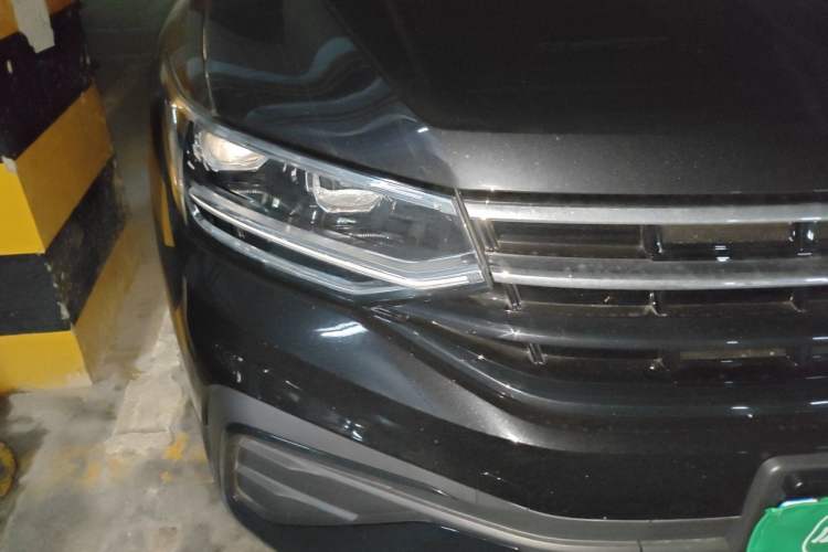 Used Volkswagen Tiguan L 2025 Model, Outstanding Version, 300TSI Automatic Two-Wheel Drive Longteng Edition Right Front Headlight