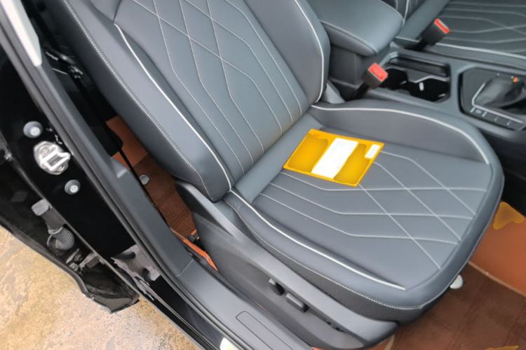 Used Volkswagen Tiguan L 2025 Model, Outstanding Version, 300TSI Automatic Two-Wheel Drive Longteng Edition Right Front Seat