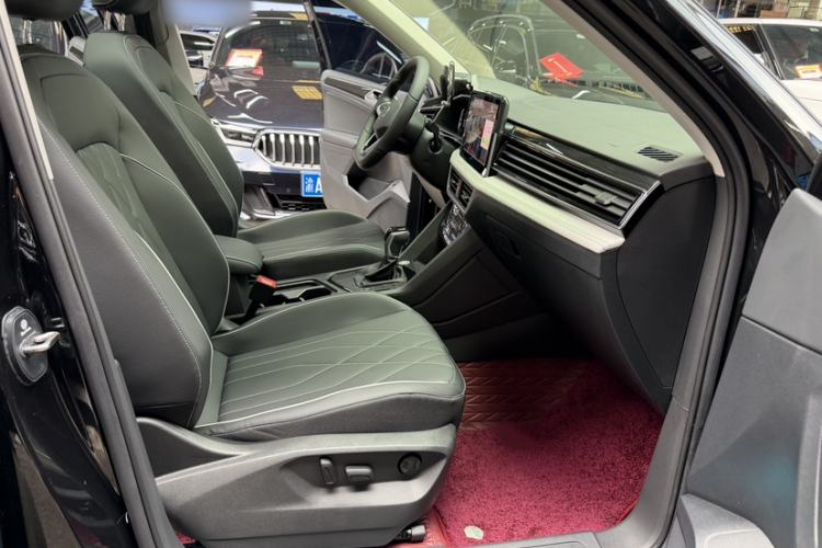Used Volkswagen Tiguan L 2025 Model, Outstanding Version, 300TSI Automatic Two-Wheel Drive Longteng Edition Right Front Seat