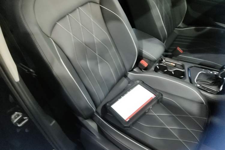 Used Volkswagen Tiguan L 2025 Model, Outstanding Version, 300TSI Automatic Two-Wheel Drive Longteng Edition Right Front Seat
