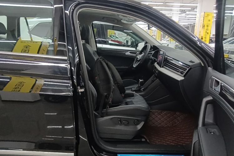 Used Volkswagen Tiguan L 2025 Model, Outstanding Version, 300TSI Automatic Two-Wheel Drive Longteng Edition Right Front Seat