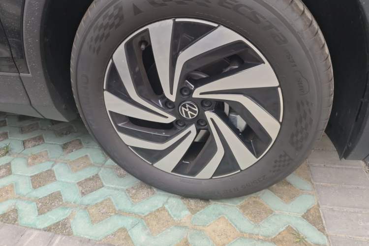 Used Volkswagen Tiguan L 2025 Model, Outstanding Version, 300TSI Automatic Two-Wheel Drive Longteng Edition Right Front Wheel Hub