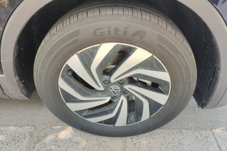 Used Volkswagen Tiguan L 2025 Model, Outstanding Version, 300TSI Automatic Two-Wheel Drive Longteng Edition Right Front Wheel Hub