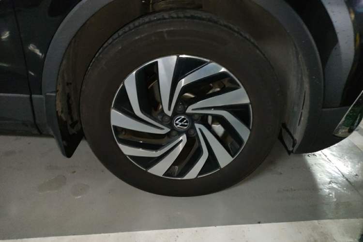 Used Volkswagen Tiguan L 2025 Model, Outstanding Version, 300TSI Automatic Two-Wheel Drive Longteng Edition Right Front Wheel Hub