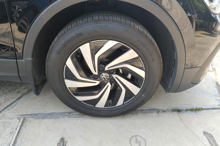 Used Volkswagen Tiguan L 2025 Model, Outstanding Version, 300TSI Automatic Two-Wheel Drive Longteng Edition Right Front Wheel Hub