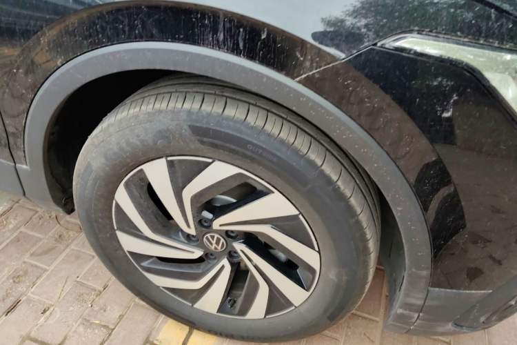 Used Volkswagen Tiguan L 2025 Model, Outstanding Version, 300TSI Automatic Two-Wheel Drive Longteng Edition Right Front Wheel Hub