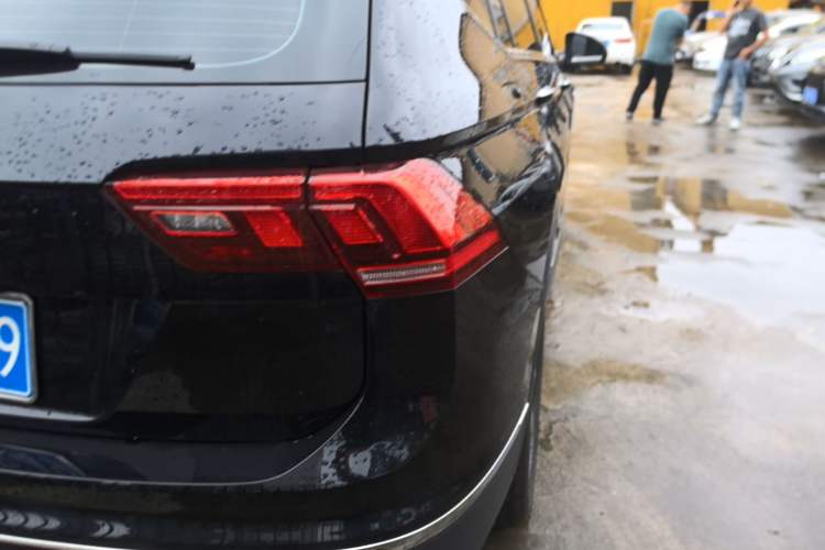 Used Volkswagen Tiguan L 2025 Model, Outstanding Version, 300TSI Automatic Two-Wheel Drive Longteng Edition Right Rear Taillight