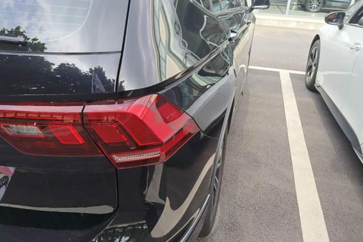 Used Volkswagen Tiguan L 2025 Model Outstanding Version 330TSI Automatic Two-Wheel Drive R-Line Longyao Edition Right Rear Taillight