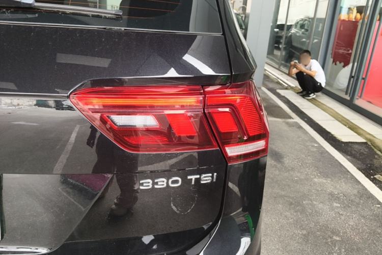 Used Volkswagen Tiguan L 2025 Model Outstanding Version 330TSI Automatic Two-Wheel Drive R-Line Longyao Edition Right Rear Taillight