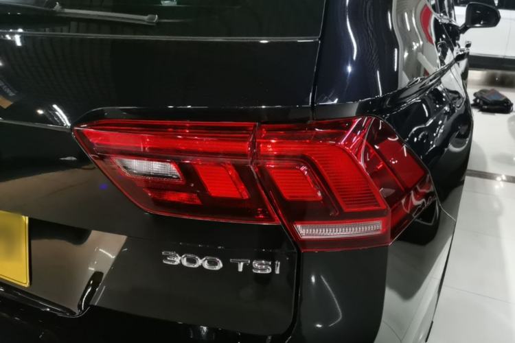 Used Volkswagen Tiguan L 2025 Model, Outstanding Version, 300TSI Automatic Two-Wheel Drive Longteng Edition Right Rear Taillight