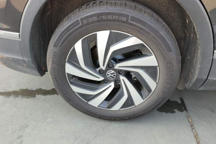 Used Volkswagen Tiguan L 2025 Model, Outstanding Version, 300TSI Automatic Two-Wheel Drive Longteng Edition Right Rear Wheel Hub