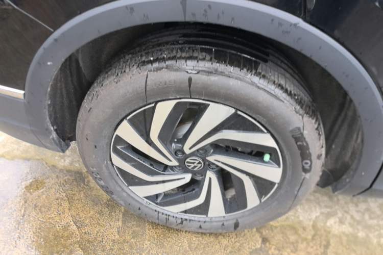 Used Volkswagen Tiguan L 2025 Model, Outstanding Version, 300TSI Automatic Two-Wheel Drive Longteng Edition Right Rear Wheel Hub