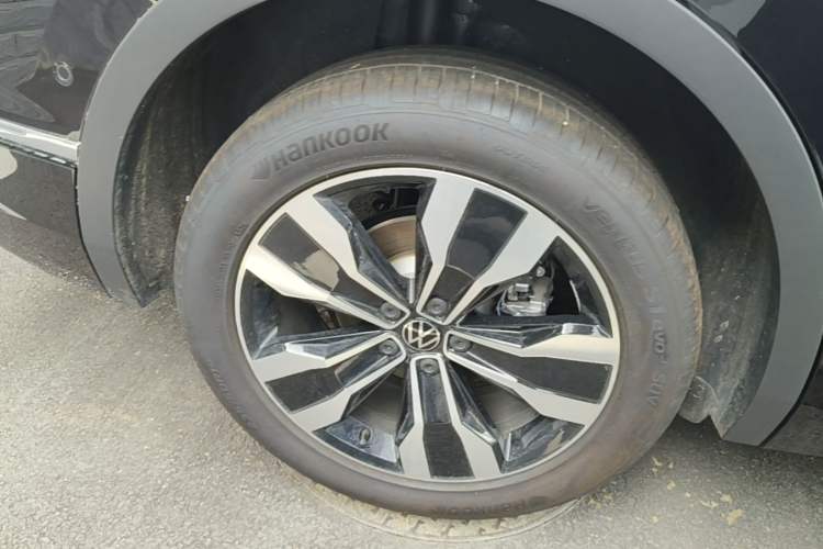 Used Volkswagen Tiguan L 2025 Model Outstanding Version 330TSI Automatic Two-Wheel Drive R-Line Longyao Edition Right Rear Wheel Hub