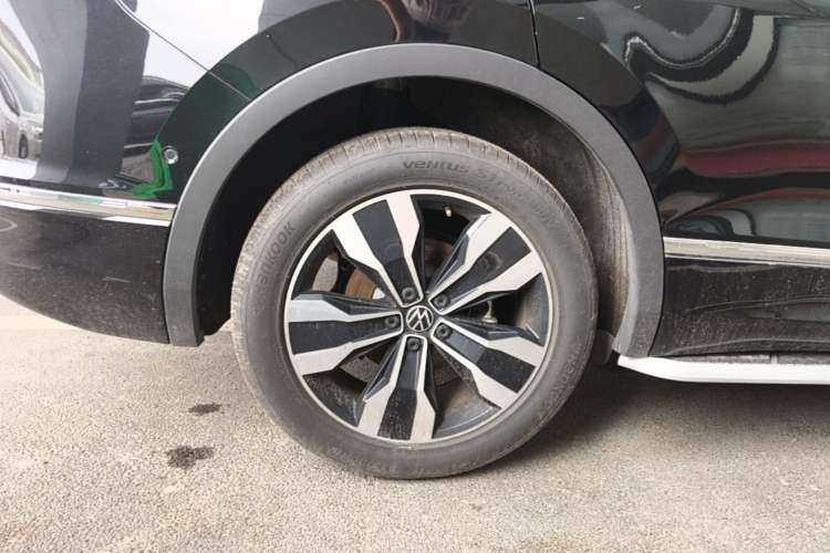 Used Volkswagen Tiguan L 2025 Model Outstanding Version 330TSI Automatic Two-Wheel Drive R-Line Longyao Edition Right Rear Wheel Hub