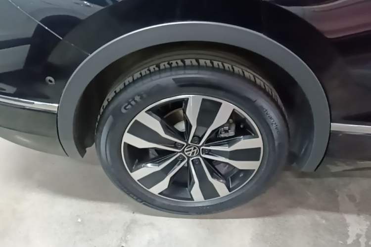 Used Volkswagen Tiguan L 2025 Model Outstanding Version 330TSI Automatic Two-Wheel Drive R-Line Longyao Edition Right Rear Wheel Hub