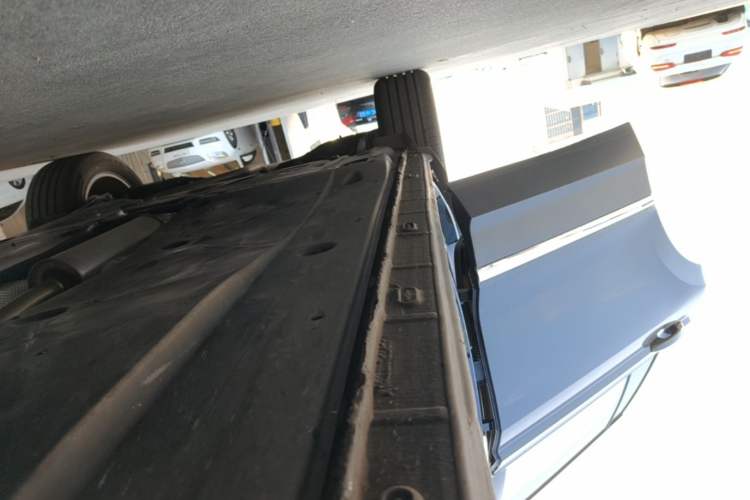 Used Volkswagen Tiguan L 2025 Model, Outstanding Version, 300TSI Automatic Two-Wheel Drive Longteng Edition Right Side Sill