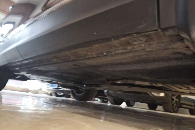 Used Volkswagen Tiguan L 2025 Model, Outstanding Version, 300TSI Automatic Two-Wheel Drive Longteng Edition Right Side Sill