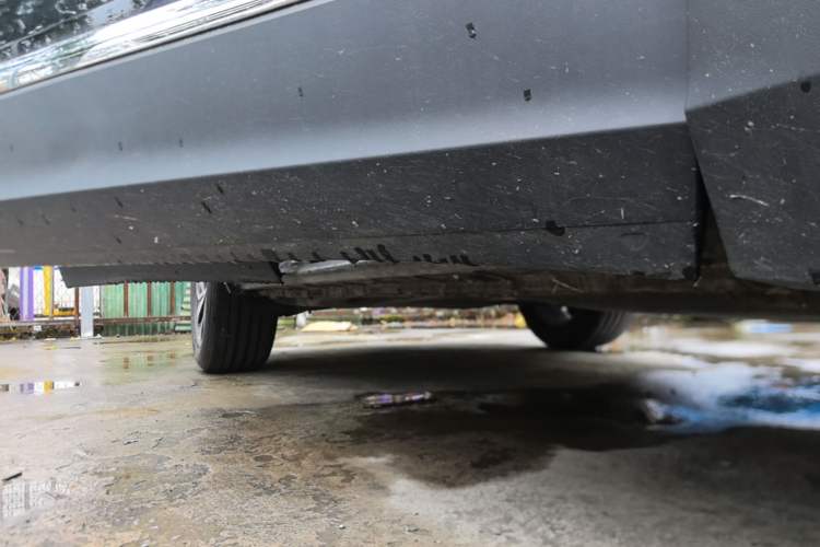 Used Volkswagen Tiguan L 2025 Model, Outstanding Version, 300TSI Automatic Two-Wheel Drive Longteng Edition Right Side Sill
