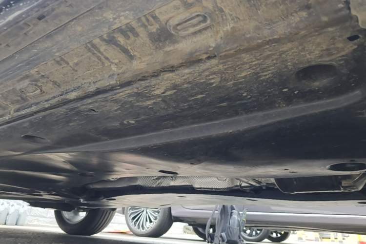 Used Volkswagen Tiguan L 2025 Model Outstanding Version 330TSI Automatic Two-Wheel Drive R-Line Longyao Edition Right Side Sill