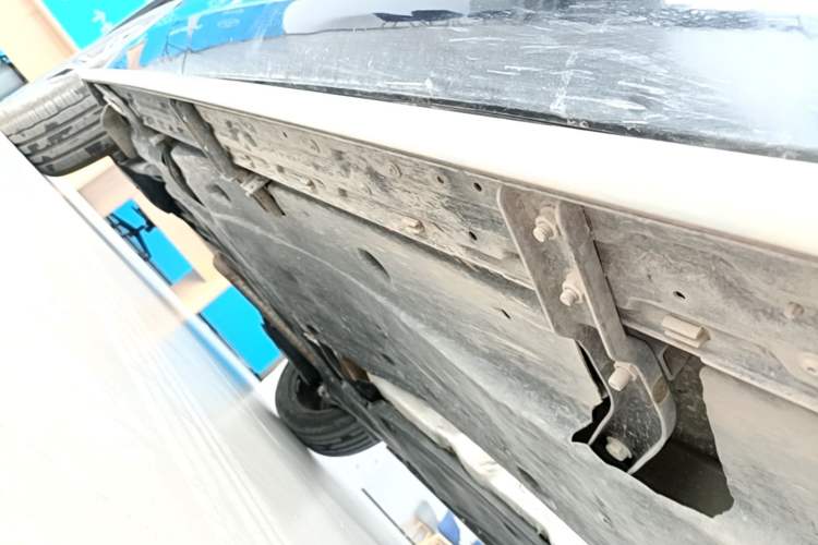 Used Volkswagen Tiguan L 2025 Model Outstanding Version 330TSI Automatic Two-Wheel Drive R-Line Longyao Edition Right Side Sill