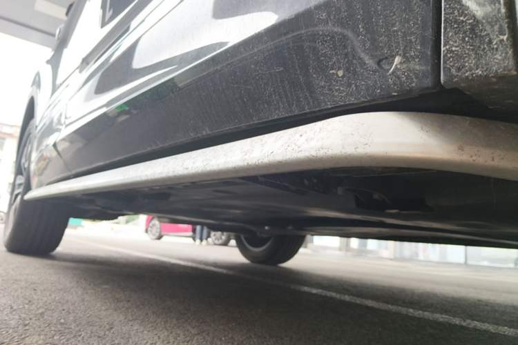 Used Volkswagen Tiguan L 2025 Model Outstanding Version 330TSI Automatic Two-Wheel Drive R-Line Longyao Edition Right Side Sill