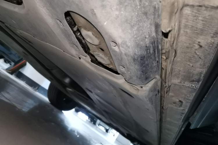 Used Volkswagen Tiguan L 2025 Model, Outstanding Version, 300TSI Automatic Two-Wheel Drive Longteng Edition Right Side Sill