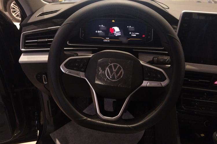 Used Volkswagen Tiguan L 2025 Model, Outstanding Version, 300TSI Automatic Two-Wheel Drive Longteng Edition Steering Wheel