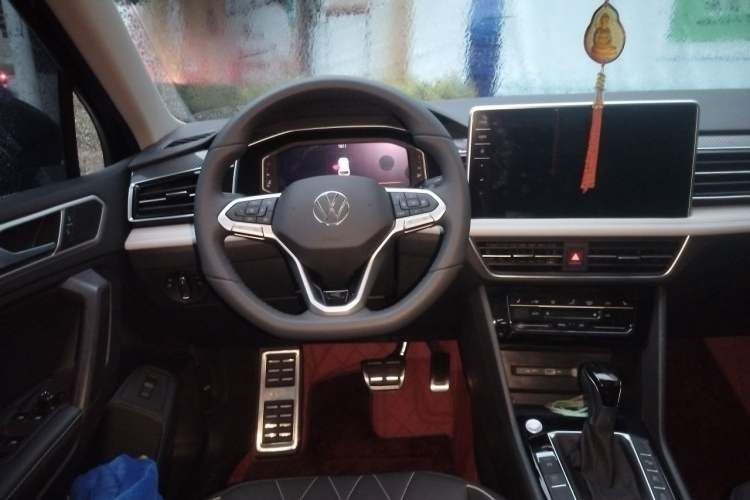 Used Volkswagen Tiguan L 2025 Model Outstanding Version 330TSI Automatic Two-Wheel Drive R-Line Longyao Edition Steering Wheel