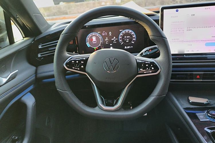 Used Volkswagen Tiguan L 2025 PRO 380TSI Two-Wheel-Drive R-Line Smart Edition Steering Wheel